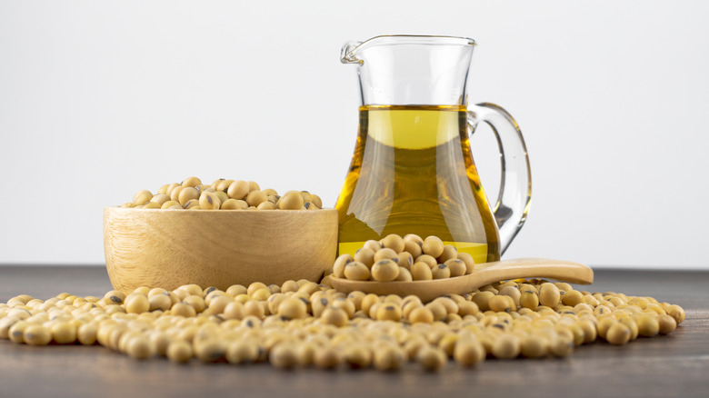 الضغط على أسعار زيت فول الصويا