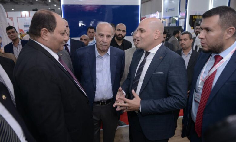 شادي الشهاوي العضو المنتدب بشركة مانوشار مصر أثناء زيارة نائب وزير الزراعة