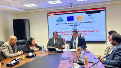 وزير التنمية المحلية يوقع العقد