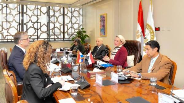 وزيرة البيئة مع السفير الهولندي بالقاهرة
