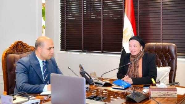 وزيرة البيئة تبحث مع شركة بيئة الإماراتية