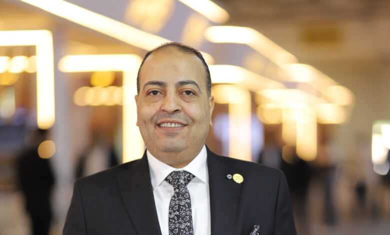الدكتور مهندس عمر عبد العزيز رئيس شعبة المسبوكات