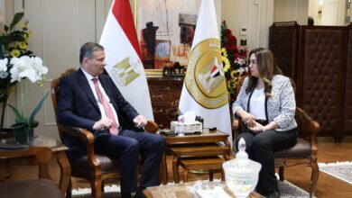 الدكتور علاء فاروق ومنال عوض