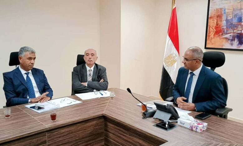 نائب وزير الإسكان أثناء اللقاء