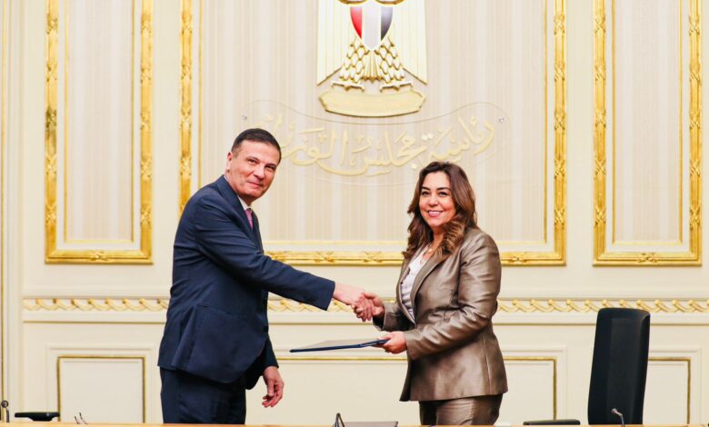علاء فاروق والدكتورة منال عوض