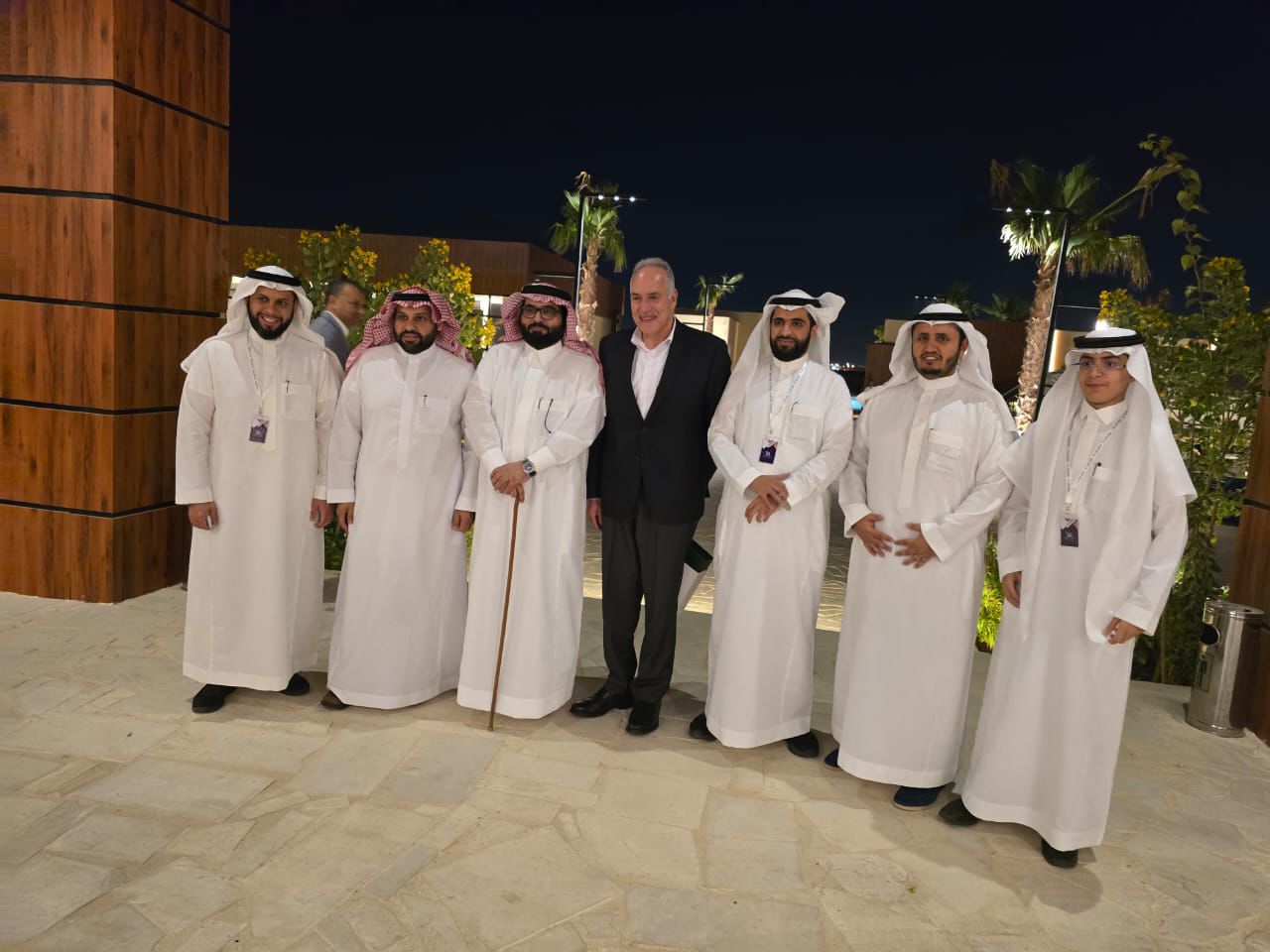 صورة من جانب الاجتماع