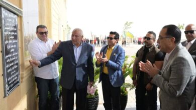 الدكتور مصطفى مدبولي مع وزير الشباب والرياضة ومحافظ جنوب الوادي