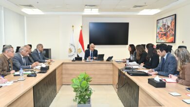 وزير الري يبحث مع الوكالة الفرنسية للتنمية تعزيز التعاون في إدارة المياه