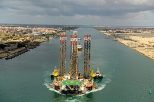  قناة السويس تنجح في قطر وإرشاد الحفار ADMARINE260
