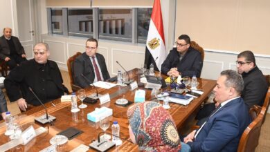 وزير الإسكان يجتمع بمسئولي "فاوندرز" لمتابعة تسويق مشروعات المجتمعات العمرانية