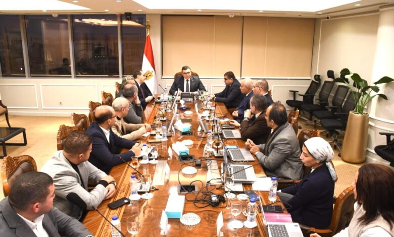 اجتماع عاجل لوزير الإسكان