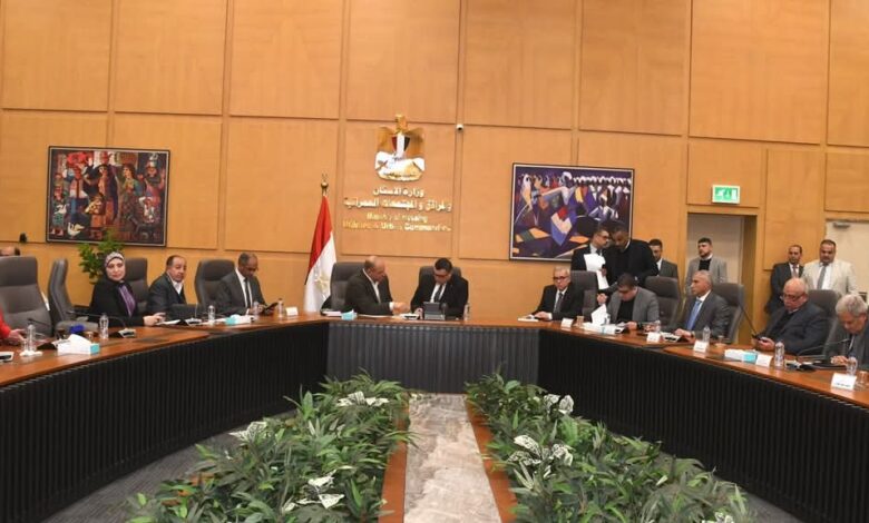 التواصل المستمر بين وزارة الإسكان وأعضاء البرلمان لتسريع تنفيذ المشروعات