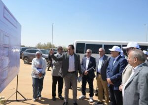 رئيس الوزراء يتفقد محطة الصرف الصحي