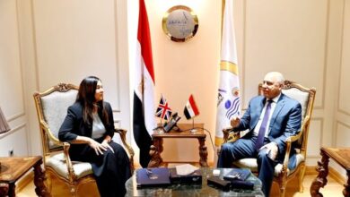 وزير الصناعة والنقل يبحث مع المبعوث البريطاني