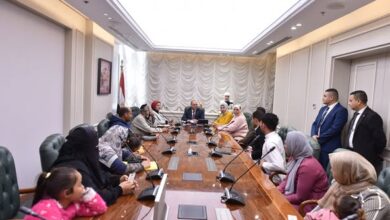 . وزارة العمل تُسلم مستحقات العمالة غير المنتظمة