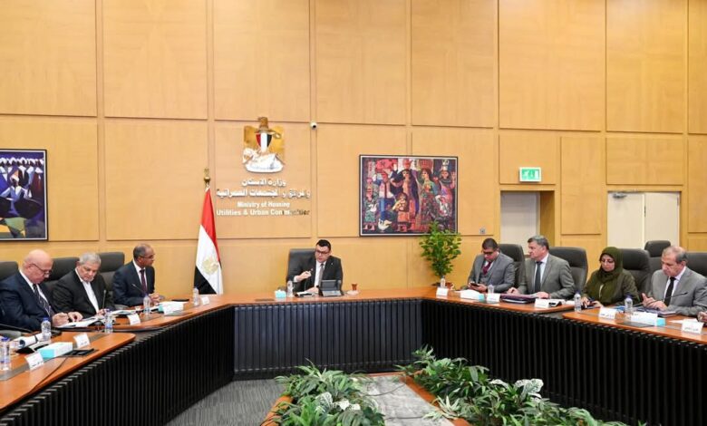 وزير الإسكان والمرافق والمجتمعات العمرانية