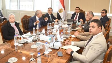 وزير الإسكان والمرافق والمجتمعات العمرانية