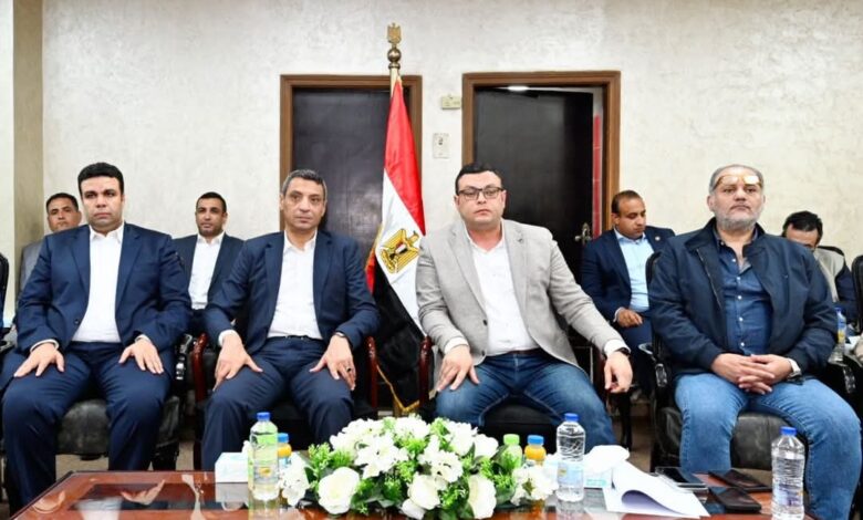 وزير الإسكان والمرافق والمجتمعات العمرانية
