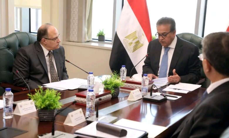 جانب من اجتماع وزير الصحة والسكان