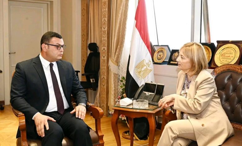 وزير الإسكان ونائبة رئيس بنك الاستثمار الأوروبي