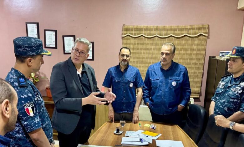 كريم بدوي يوجه بتوسيع نطاق البحث الجوي والبحري عن طاقم البارج المنكوب