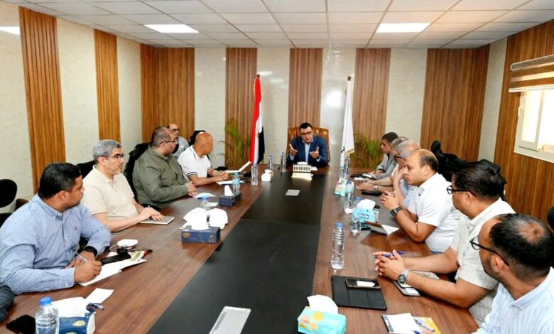 جانب من اجتماع وزير الإسكان