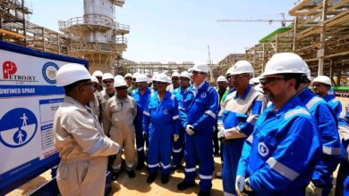 جانب من جولة وزير البترول