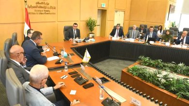 جانب من اجتماع وزير الإسكان