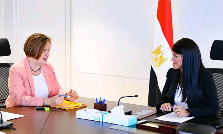 وزيرة التخطيط و المدير الإقليمي لوكالة التنمية الفرنسية