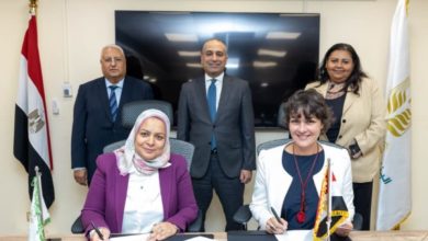 جانب من توقيع البروتوكول