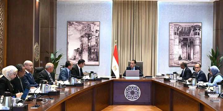 جانب من اجتماع رئيس الوزراء 