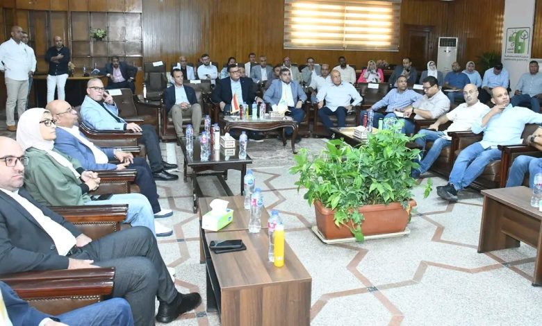 جانب من اجتماع وزير الإسكان