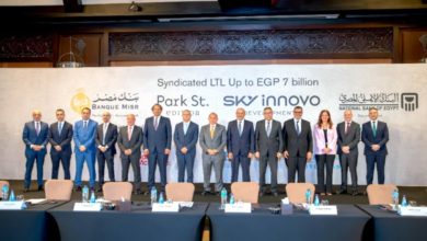 جانب من توقيع عقد التمويل 