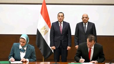 مراسم توقيع اتفاقية بين الشركة المصرية لنقل الكهرباء وشركة "K&K" الإماراتية