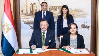 جانب من توقيع البروتوكول