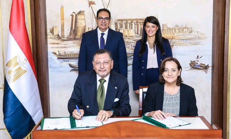 جانب من توقيع البروتوكول