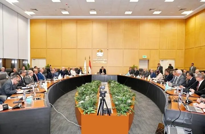 جانب من اجتماع وزير الاسكان