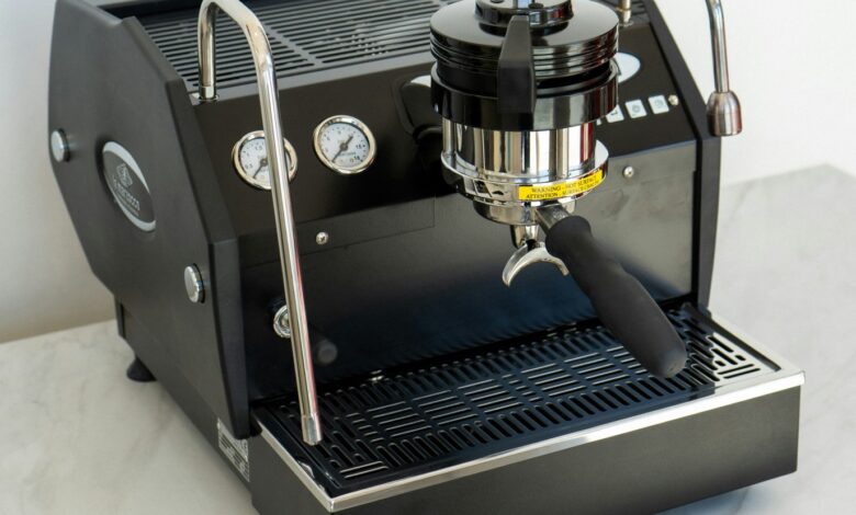 تنظيف آلة القهوة الإسبريسو