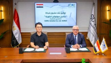 جانب من توقيع العقد