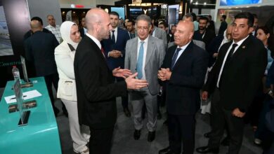 جانب من زيارة وزير الصناعة