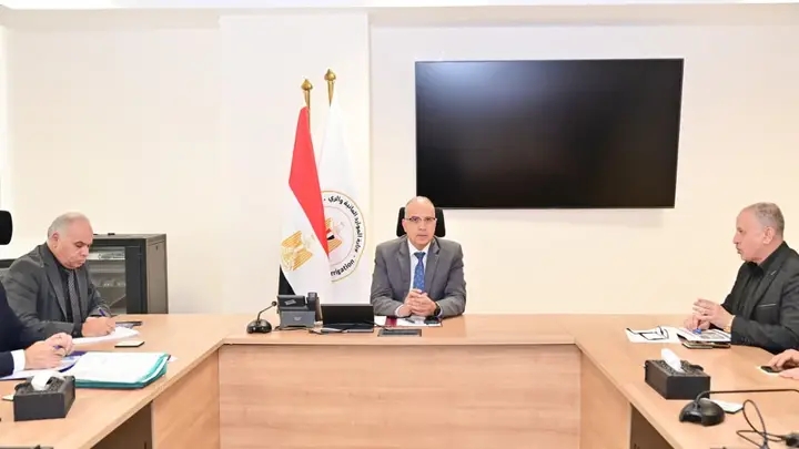 جانب من اجتماع وزير الري