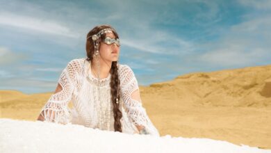 الفنانة الشابة إلينا تينجري