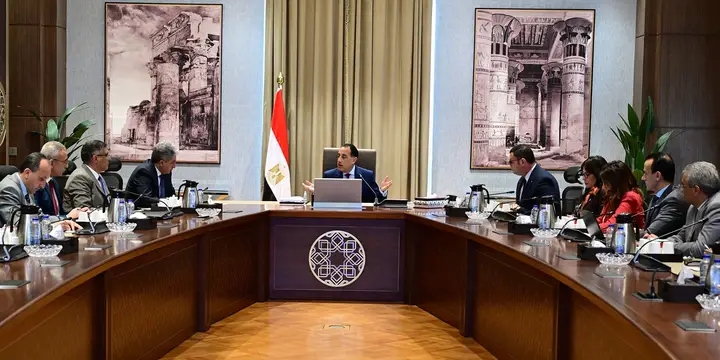 جانب من اجتماع رئيس الوزراء