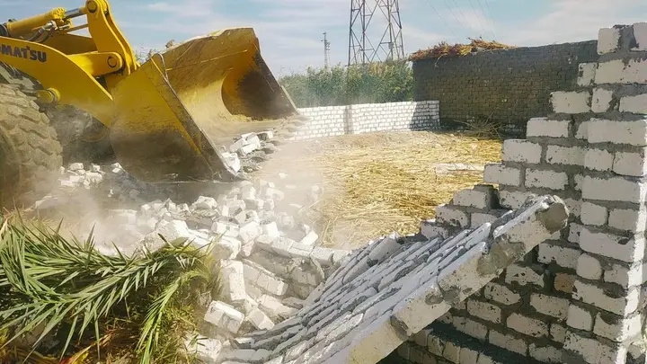 حملات موسعة لإزالة التعديات على الأراضي الزراعية