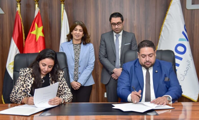 جانب من توقيع الشراكة