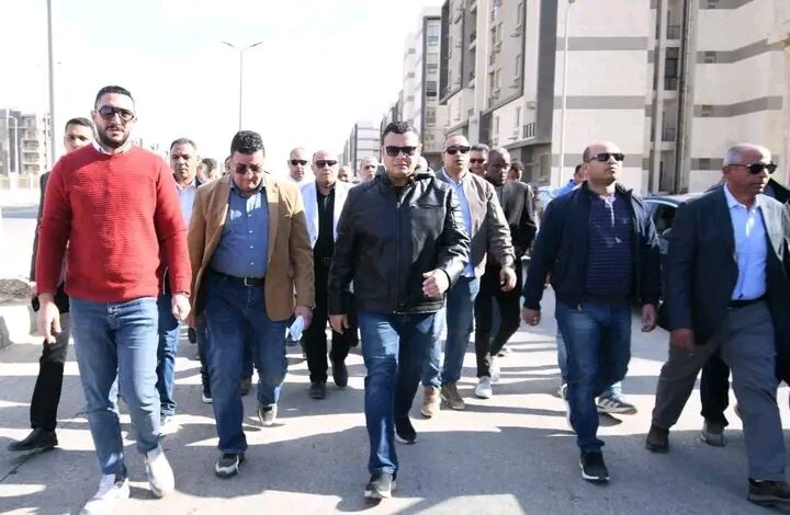 جانب من جولة وزير الاسكان