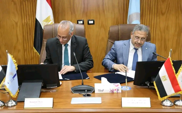 جانب من توقيع البروتوكول