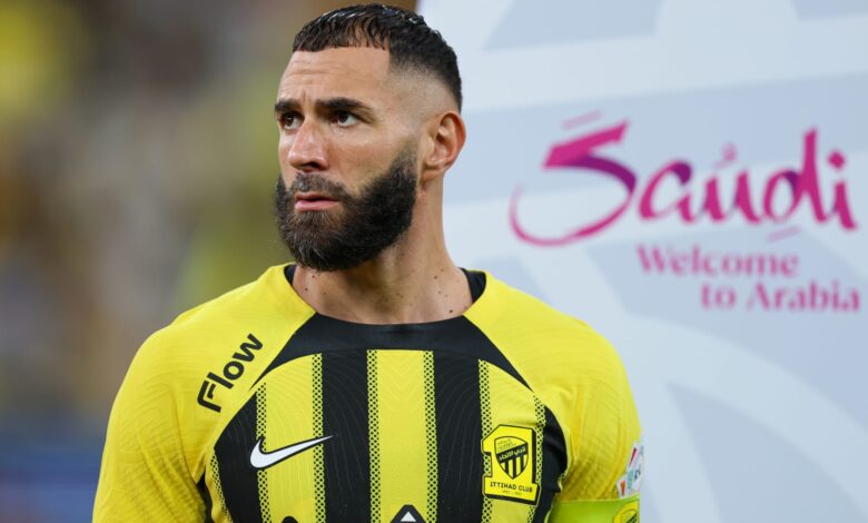 قبل إغلاق الميركاتو.. بنزيما يوجه ضربة قاضية لإدارة الاتحاد ويرفض السفر مع الفريق