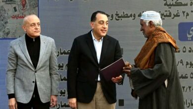 رئيس الوزراء يسلم وحدات «إسكان الطود» لمستحقيها