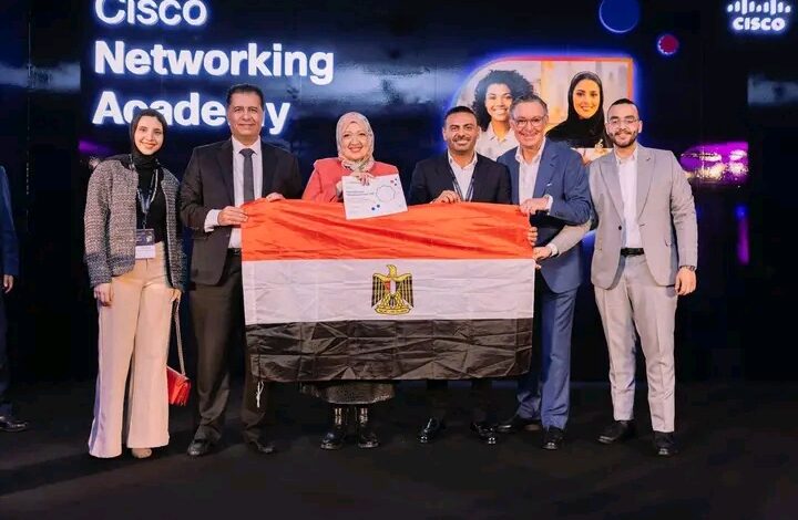 تطوير التعليم يحصد جائزة التميز من سيسكو العالمية